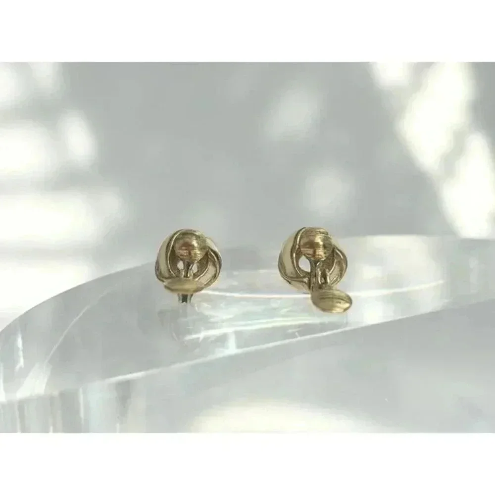 Vintage Ivory Enamel Braided Tiny Classy Monet Signed Clip On Stud Earrings - Picture 7 of 7